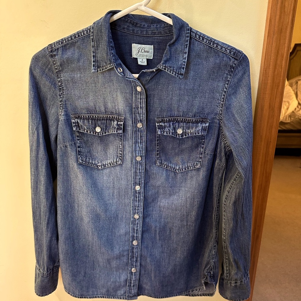 J.Crew Chambray Western Denim Button up Shirt. Women’s size 4